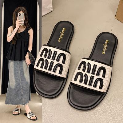 Flat-bottomed Small Fragrant Wind One-word Slippers Women's Shoes 2025 New Summer Wear French Small Sandals Beach Sandals