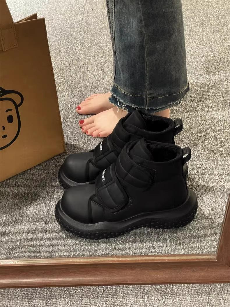 

Чжао Лу Сы, те же самые зимние женские угги 2025 года, новые бархатные теплые хлопковые ботинки на толстой подошве на липучке с нескользящей высокой голенью 40 чёрный