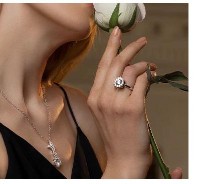 European and American new models, multi-layer stacked necklaces, simple love necklaces, pendants, star collarbone chains, women's style