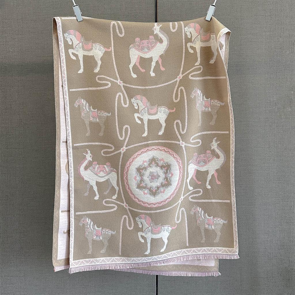High-end animal jacquard scarf women's autumn new contrasting color warm neck protection scarf dual-purpose outer cover decorative shawl