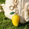 Schlüsselanhänger Anhänger Zinklegierung Mango Form Schlüsselkette mit Karabinerverschluss Einfach aufzuhängen Schlüsselhalter Rucksack Auto Zubehör