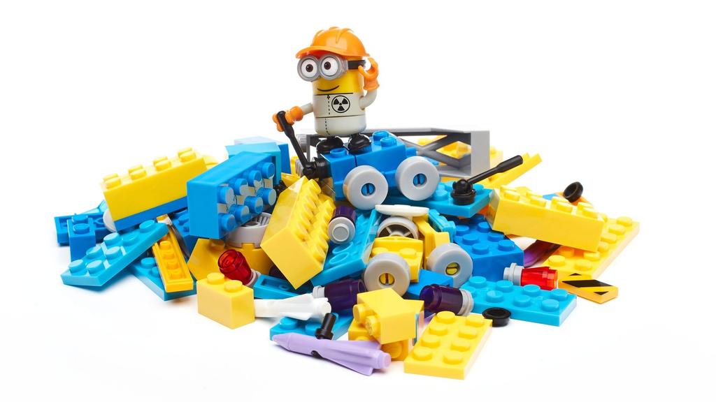 Mega Bloks Mega Construx Minions Imagination Box 150 деталей DYD38