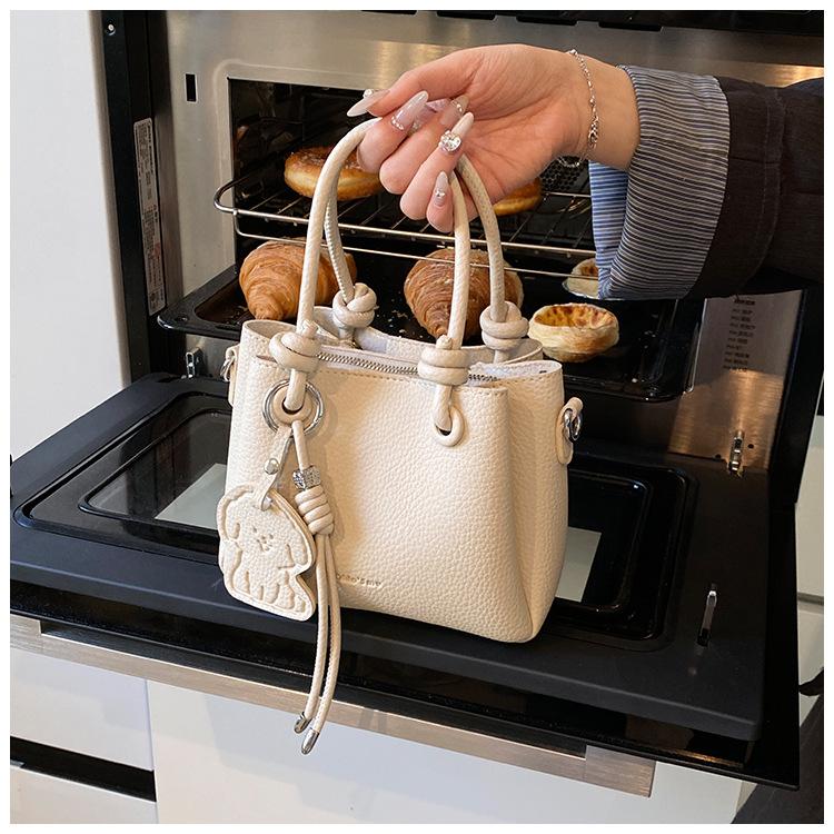 

Korean lychee pattern portable commuter bag women s 2025 new trendy spring fashion small tote bag versatile messenger bag