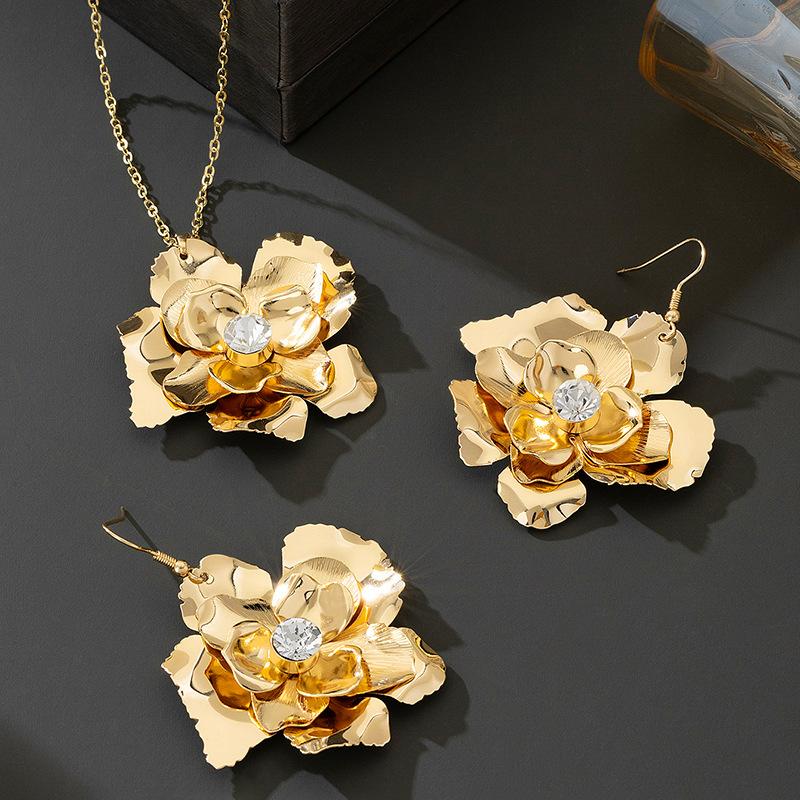 Fashionable exaggerated flower pendant necklace earrings women's set
