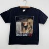 Taylor Swift Červené tričko Černý grafický potisk Tričko z turné alba Hudební koncert Velikost M Unisex tričko