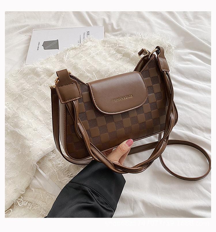 

Retro Niche Shoulder Bag 2025 New Plaid Fashion Small Square Bag Versatile French Underarm Crossbody Bag Women s Bag коричневый