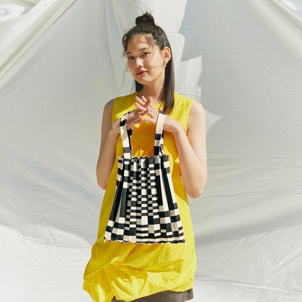 Pleatsmama Tote Bag Black Grid