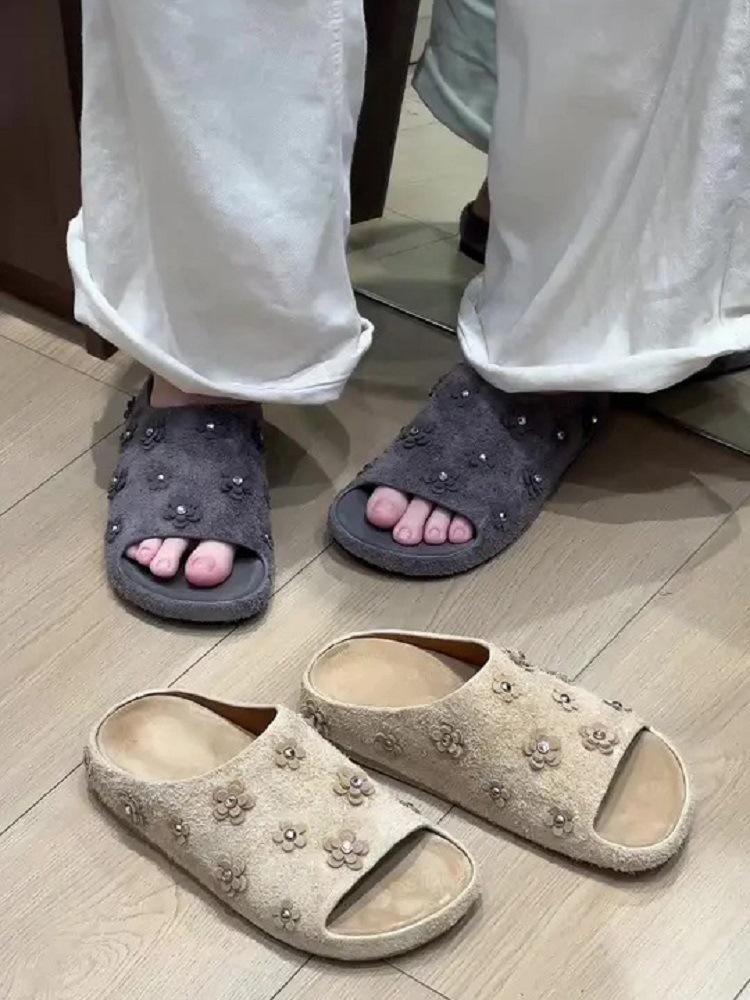 

Thick bottom round head Birkenstock drag fish mouth open-toed cool slippers women s pedal heavy industry rivets flower slippers 35 абрикосовый