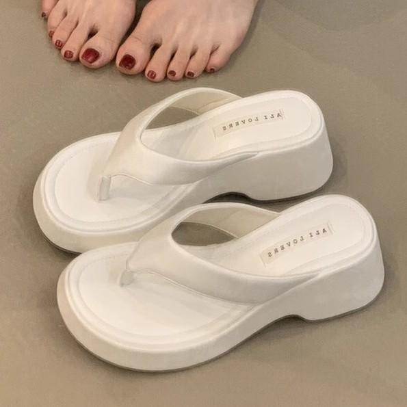 Soft leather version! Niche design pink leopard print flip-flops for women, thick-soled heightening beach sandals for spring and summer women