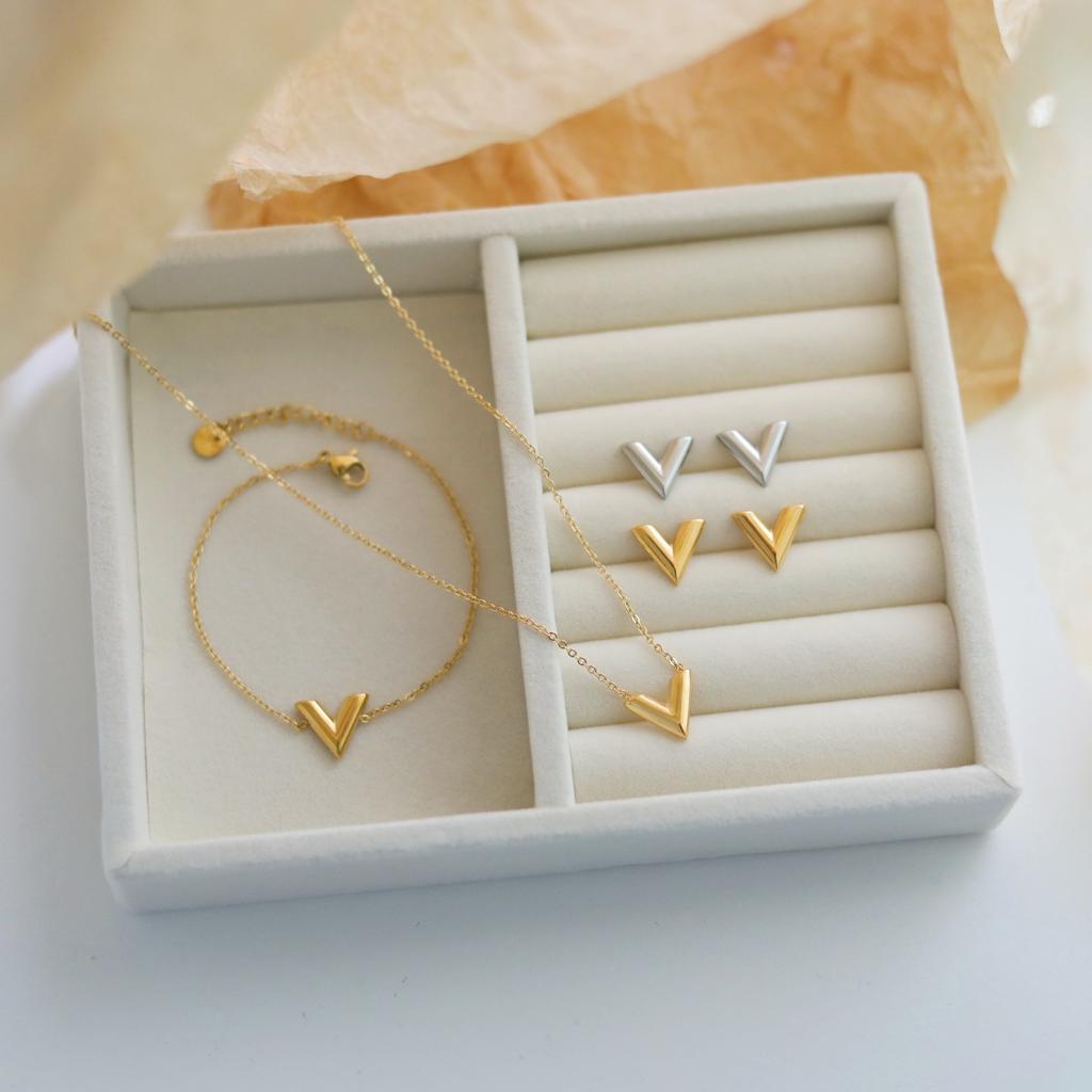 4pcs/set Stainless Steel Letter V Bracelets For Women Girl  Bangle  Jewelry Set  Gift For Birthday Party , Mothers Day