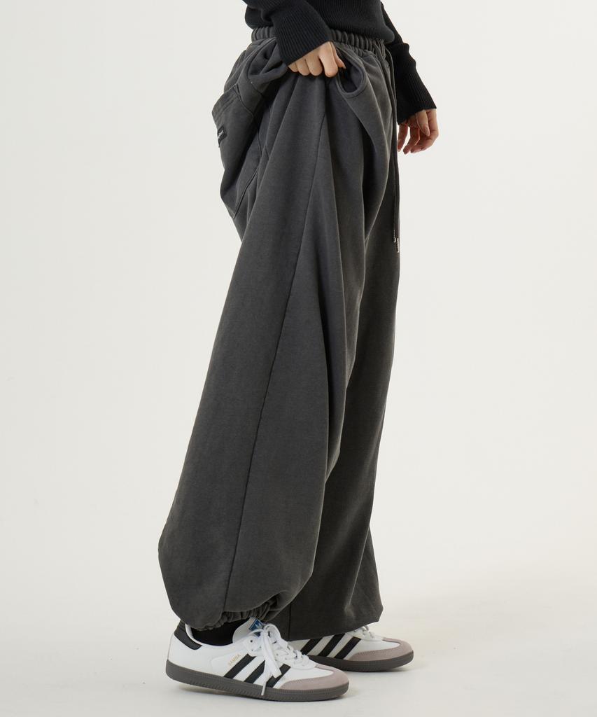 UNKNOWN PLANET [Fleece-Lined] Side Cut Pigment Sweatpants Charcoal