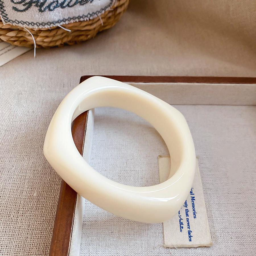 Acrylic Marbled Thin Round Bangle - Retro Minimalist Luxury Bracelet for Women