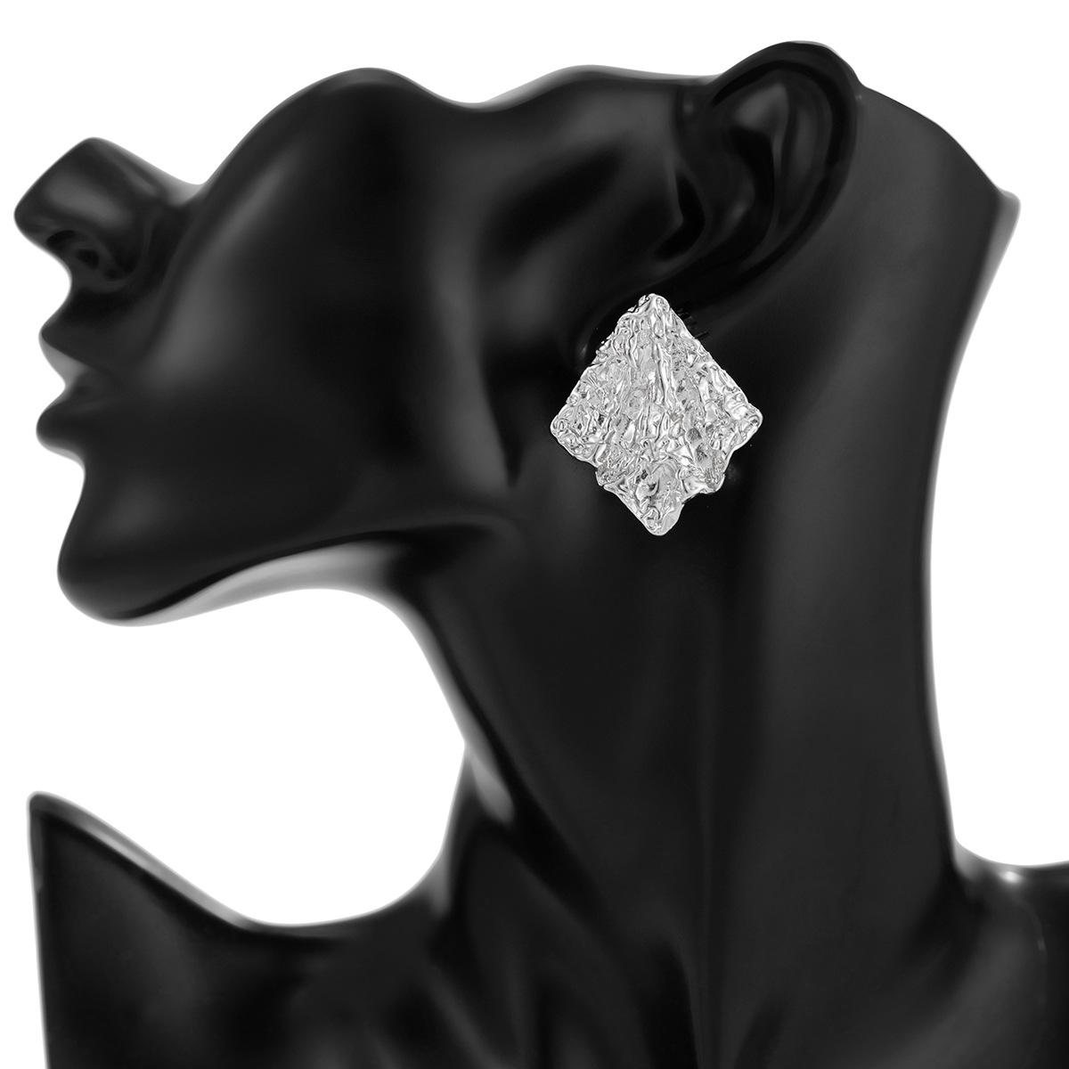 

Винтажные серьги с плиссировкой женские 2025 новые персонализированные серьги модные модные серьги с неровным характером серьги-гвоздики