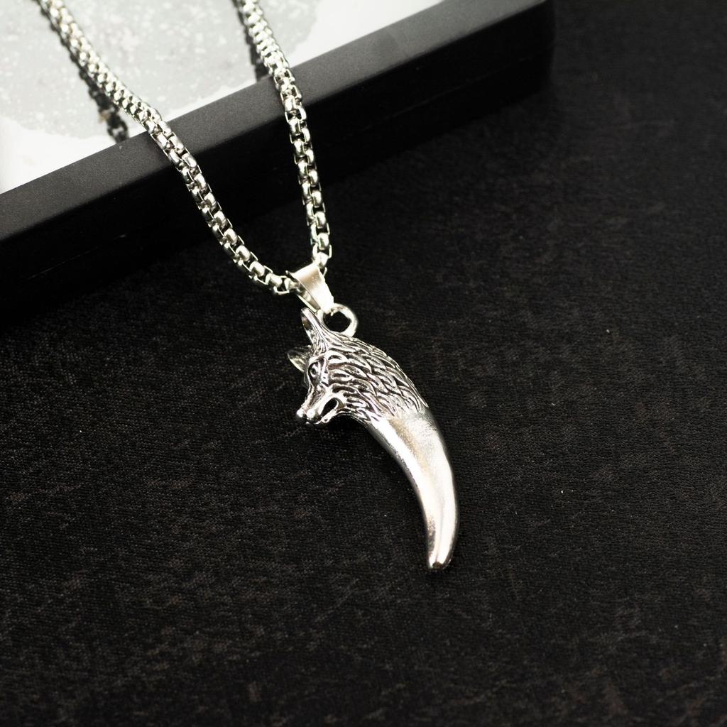 Hip Hop Vintage Wolf Head Metal Sweater Chain Men'S Domineering Wolf Fang Alloy Pendant Titanium Steel Necklace
