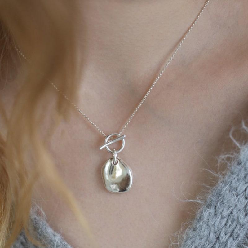 REINDEER GENTLE STONE NECKLACE 01