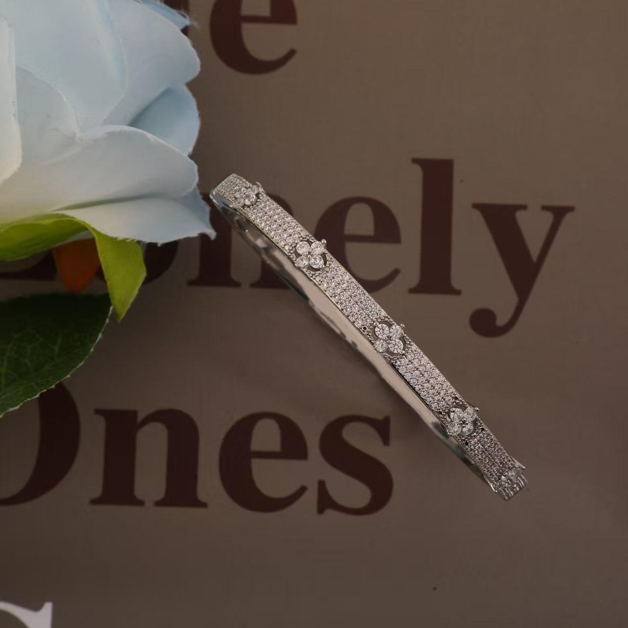 

Bracelet for Women, High-end, Versatile Bracelet, Light Luxury, Zirconium Buckle Nail Bracelet 19CM