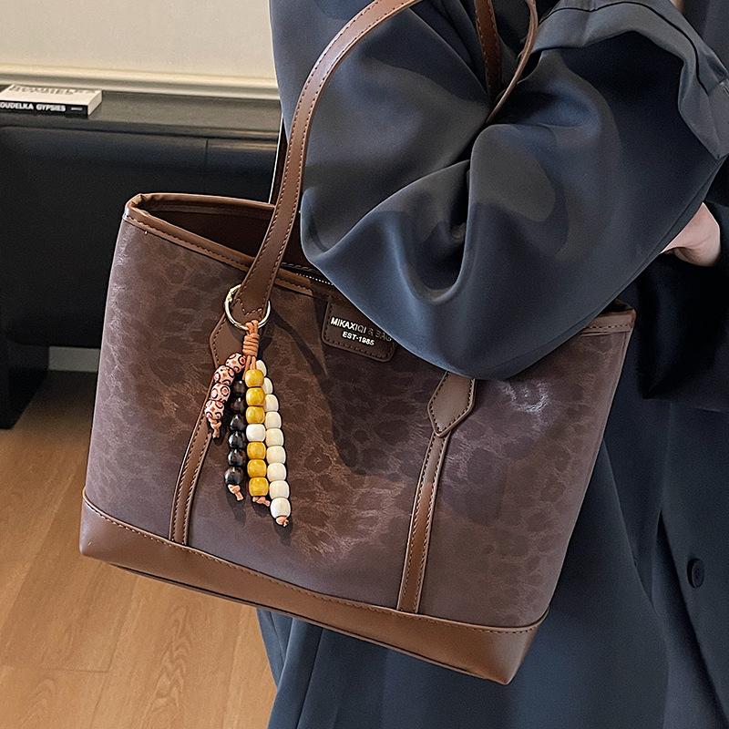 Retro Large Bag, Large-capacity Shoulder Bag, Underarm Bag, Commuter Tote Bag