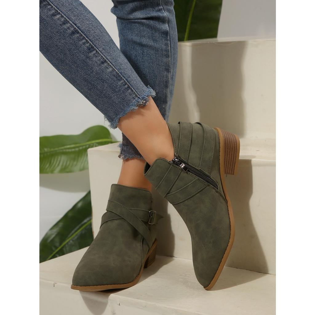 Neue Chelsea Boots in Übergröße mit spitzer Zehenpartie - Damen Stiefeletten mit Kreuzriemen, Seitenreißverschluss und mittelhohem Absatz