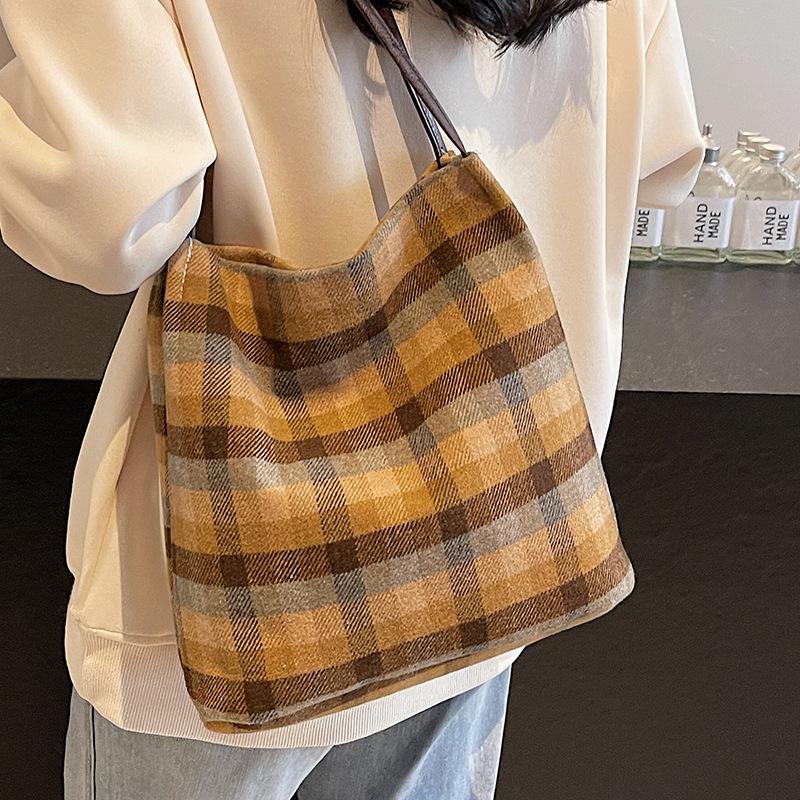 

Большая вместительная плетеная сумка осень-зима новая модная сумка-тоут для женщин осень-зима универсальная сумка-ведро на одно плечо