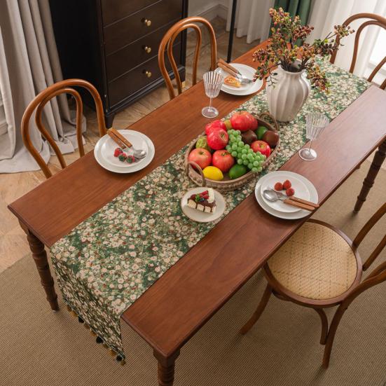 Yousheng Christmas Green Jacquard Table Runner with Tassel Decorative Festive Table Flag Dining Table Decoration for Home Restaurant Bar Kitchen