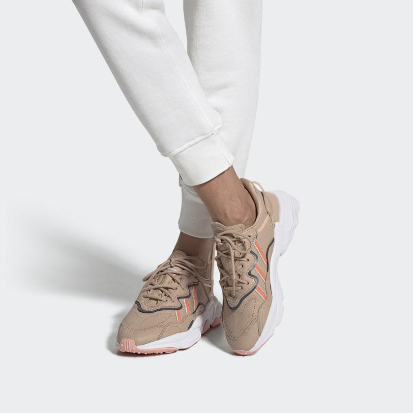 adidas Damen Ozweego 'Ash Pearl' Damen EE7017