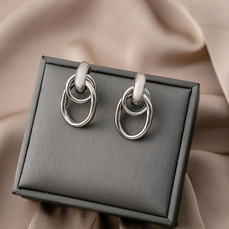 Simple and Cool Geometric Circle Earrings, European and American Retro Double Layered Winding Design, Fashionable Earrings and Accessories.