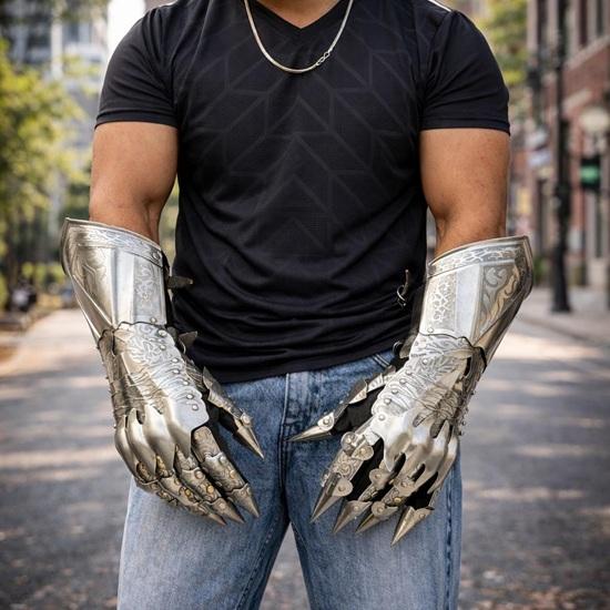 Medieval Steel Gauntlets with Claws, Gothic Knight Armor Gloves, Fantasy LARP Costume