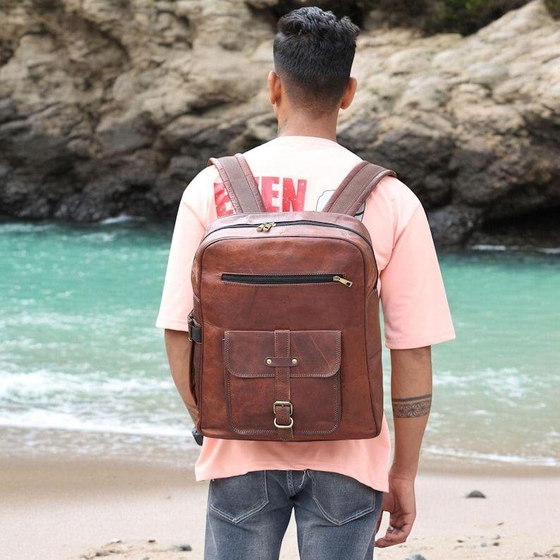 

Кожаный рюкзак в подарок для него/нее, Кожаная сумка для ноутбука, Рюкзак, Сумка-мессенджер через плечо, Подарок шаферу, Подарок учителю 16 x 12 x 5 in