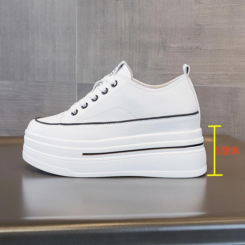 Board Schuhe Damen Innenhöhe Erhöhung Damenschuhe 8CM Muffin dicke Sohle 2025 Sommer leichtes neues Mesh kleine Größe weiße Schuhe Damen