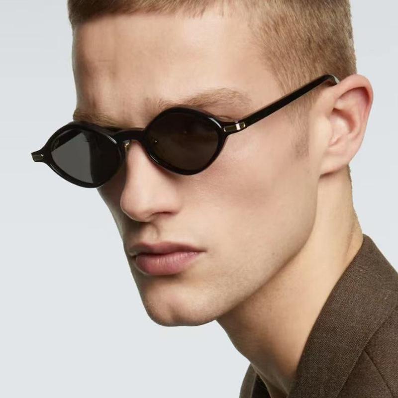New Small Frame Vintage Rhombus Sunglasses Women For Men Luxury Brand Designer Sun Glasses Punk Popular Rivet Outdoor Eyeglasses