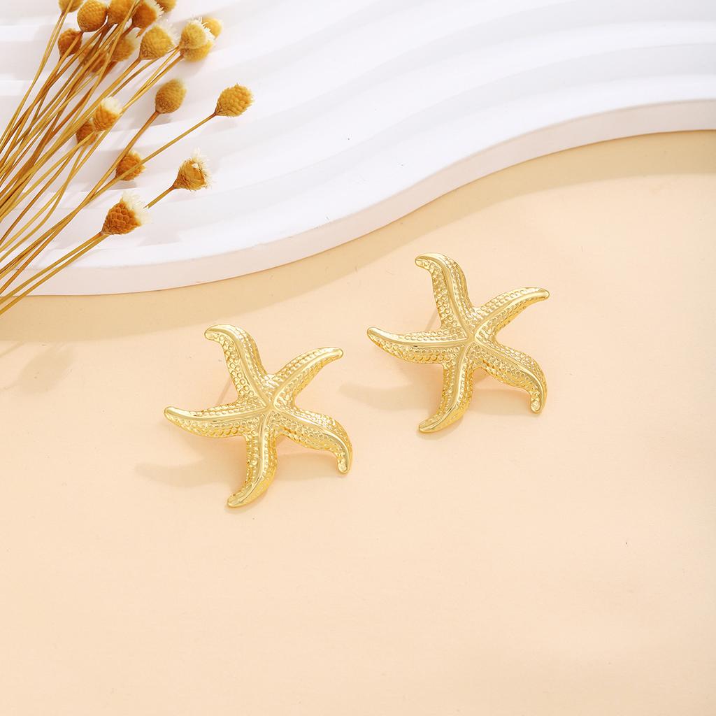 Love Flower Pleated Creative Earrings Women'S Retro Light Luxury High-End Bow Simple Stud Earrings