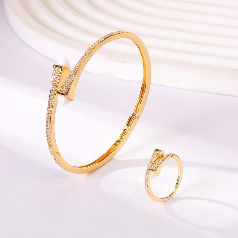 

2025 Новый Милый Женский Модный Набор Браслет и Кольцо Камень конфетного цвета Простой Открытый Браслет-манжета Кольцо Арабский Ближневосточный Набор с цирконами