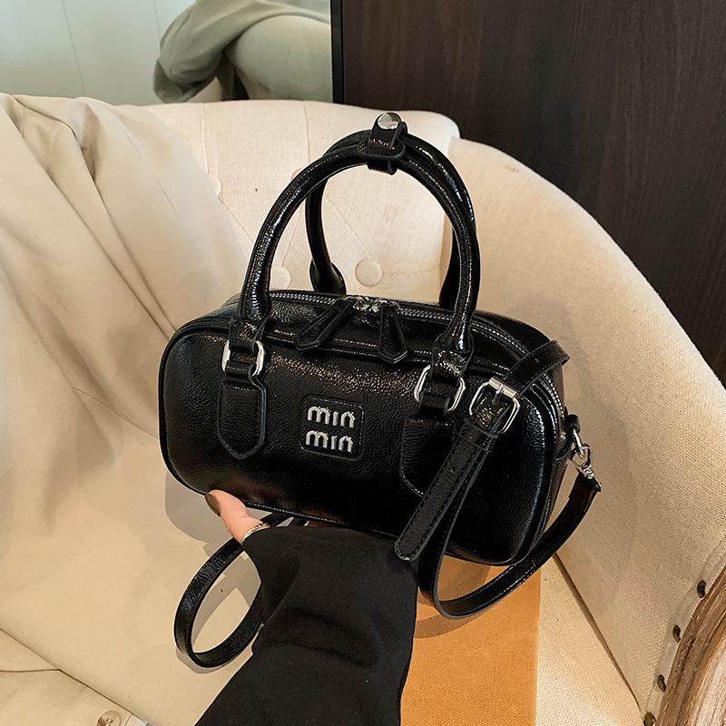 

Popular small bag women s new fashion versatile messenger bag portable pillow bag