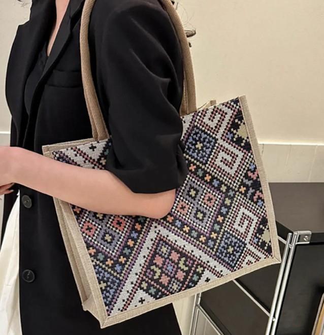 2025 New Canvas Tote Bag Large Capacity Women's Korean Cotton and Linen Commuter Packaging Lunch Box Bag