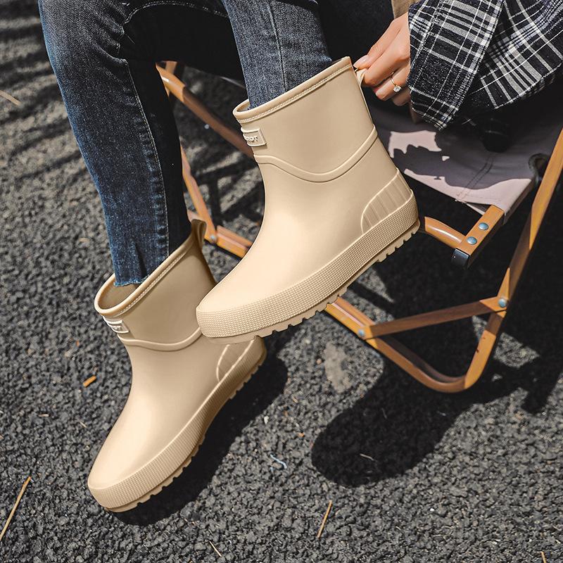 New rain boots women's medium tube casual versatile rain boots waterproof and non-slip fashionable wear-resistant velvet warm water boots shoes