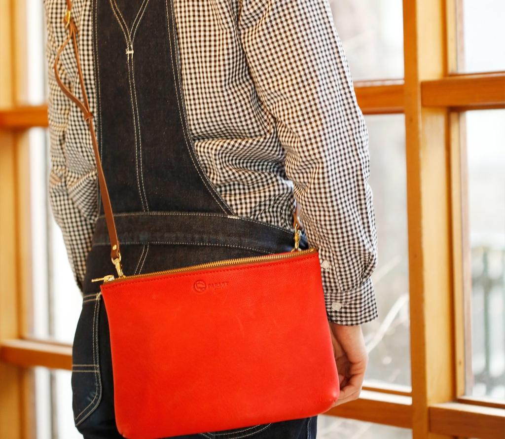 MADE IN JAPAN Parley Elk Made in Japan Writing utensil Smartphone Passport Aging Beautiful Wild Elk Sacoche Shoulder Pouch L Red [PARLEY] [ELK] Men's