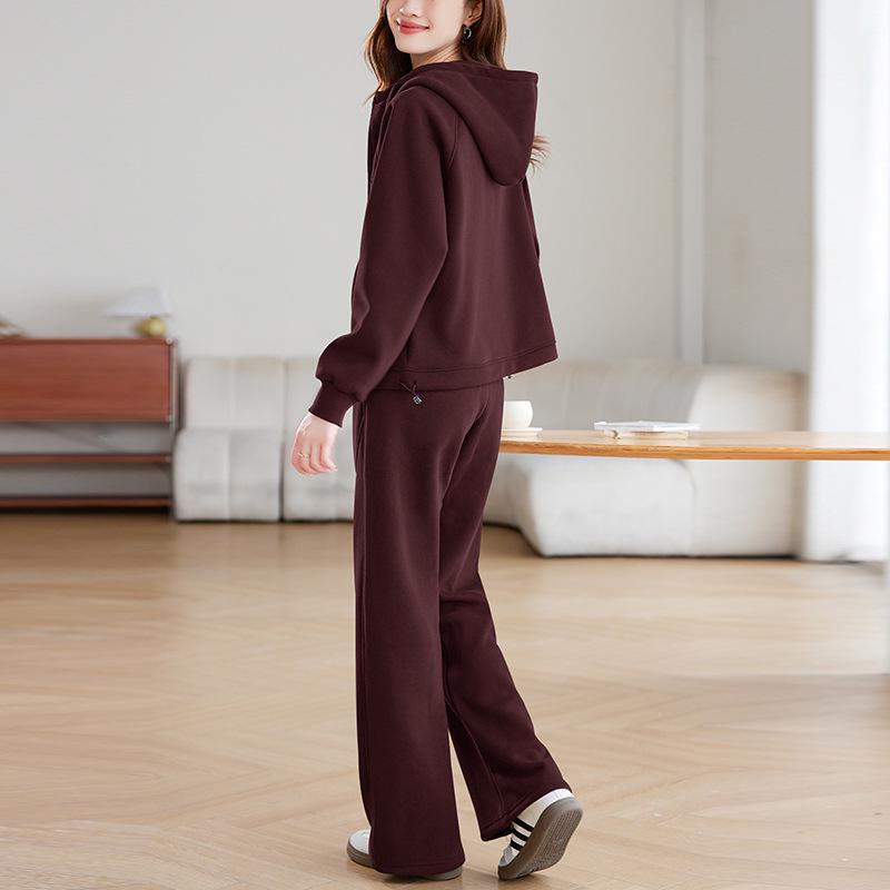 

Women s Fleece-Lined Slimming Sportswear Two-Piece Set, Autumn/Winter 2024 Fashion, Age-Reducing, Casual and Loose. M (Recommended 90-115 lbs) синій