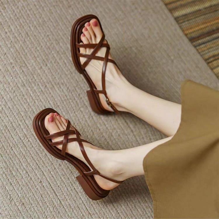 French Vintage Brown Open-toed Sandals Flat Summer Word with Beach Strap Cross Low Heel Roman Sandals