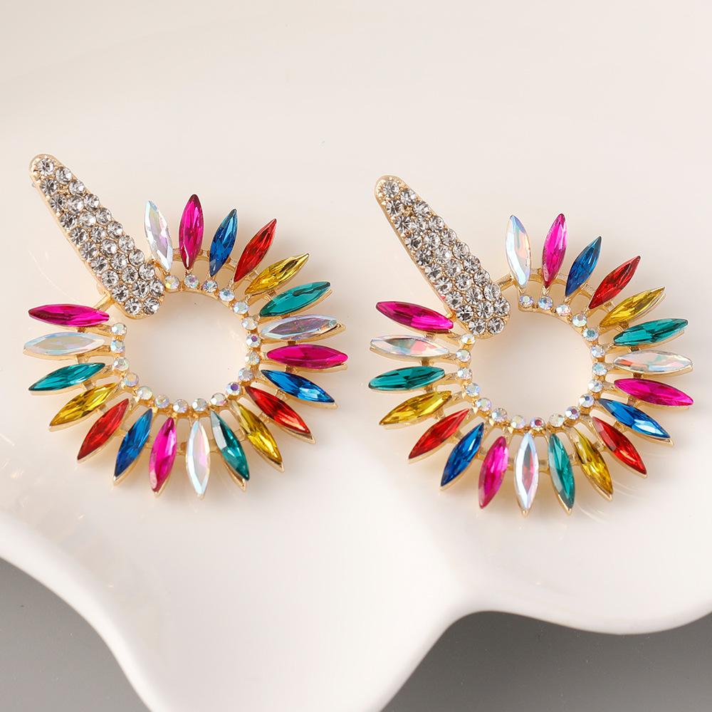 Fashion Shiny Clear Crystal Elegant Design Round Flower Dangle Earrings for Women Luxury Vintage Popular Jewelry Ear Accessories