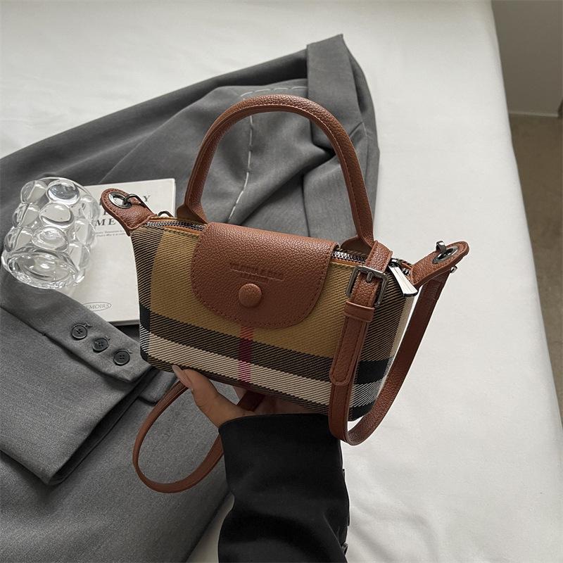 

Нишевая мини-сумка кроссбоди в форме пельменя 2025: Нейлоновый ручной и плечевой кошелек для монет