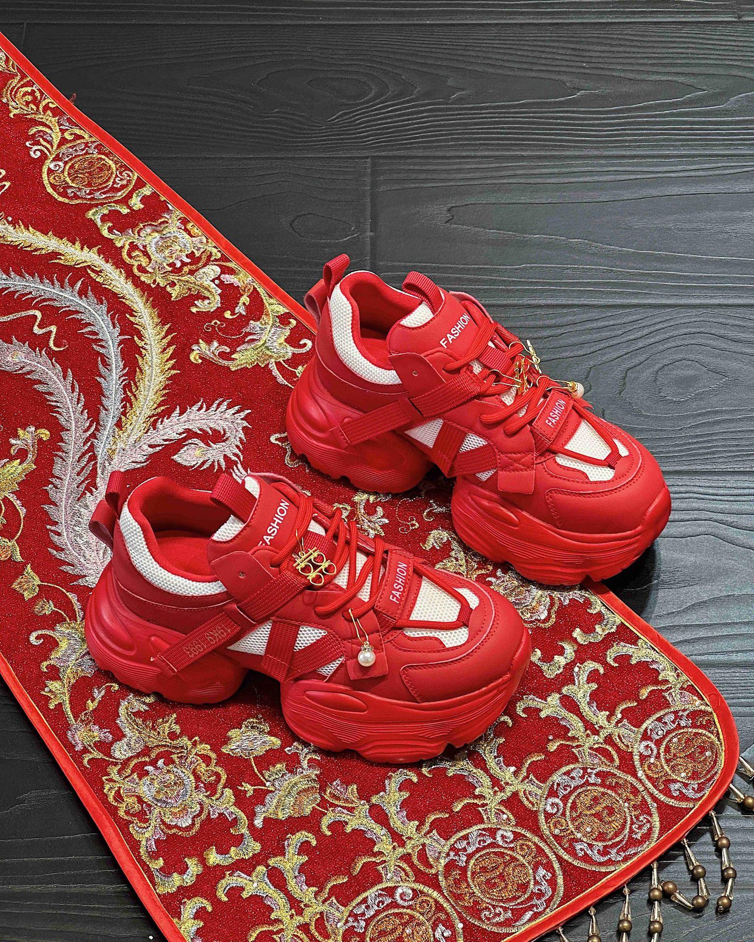 

Leather dad shoes women s ins tide 2025 new small versatile thick-soled red sports and leisure couple wedding shoes 40