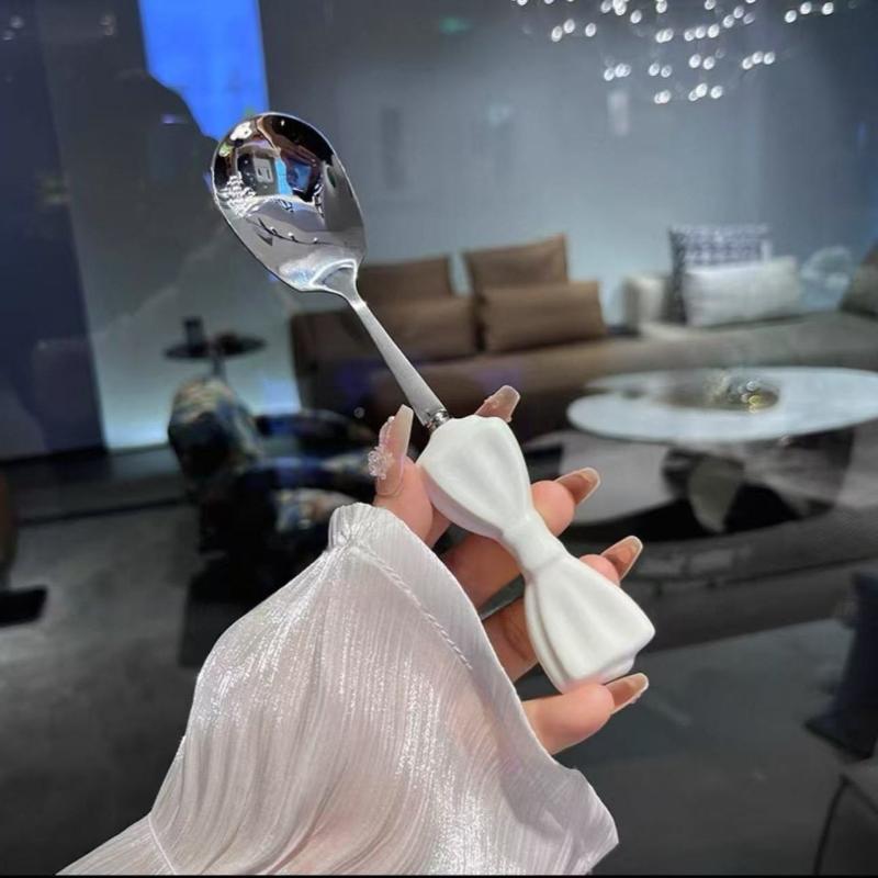 

Набор столовых приборов Портативные столовые приборы В форме банта Вилка из нержавеющей стали Ложка Палочки для еды Портативные дорожные столовые приборы с коробкой White