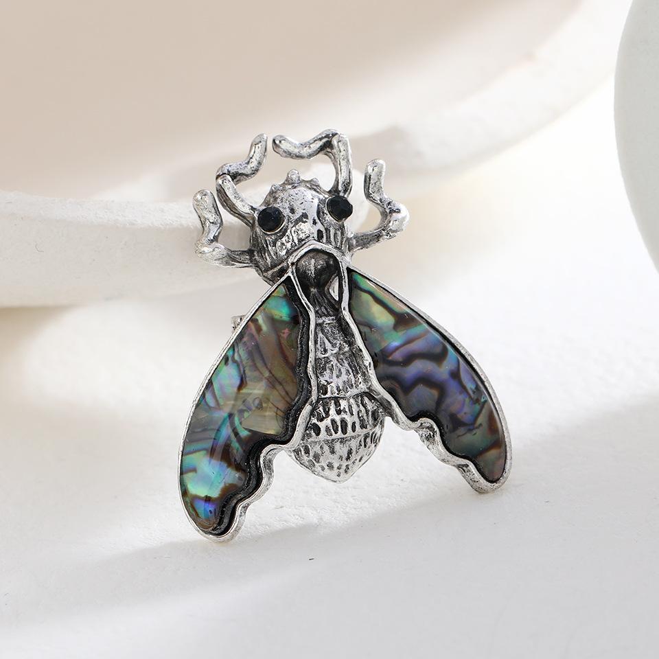 

SKEDS Retro Bee Gecko Brooch Accessories For Women Creative Metal Insect Enamel Brooches Pins Clothing Coat Jewelry Gift