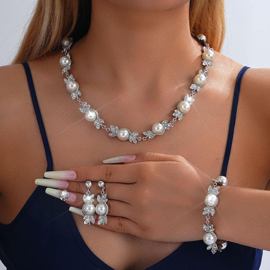 Elegant Vintage Floral Design Necklace and Earrings Set for Brides