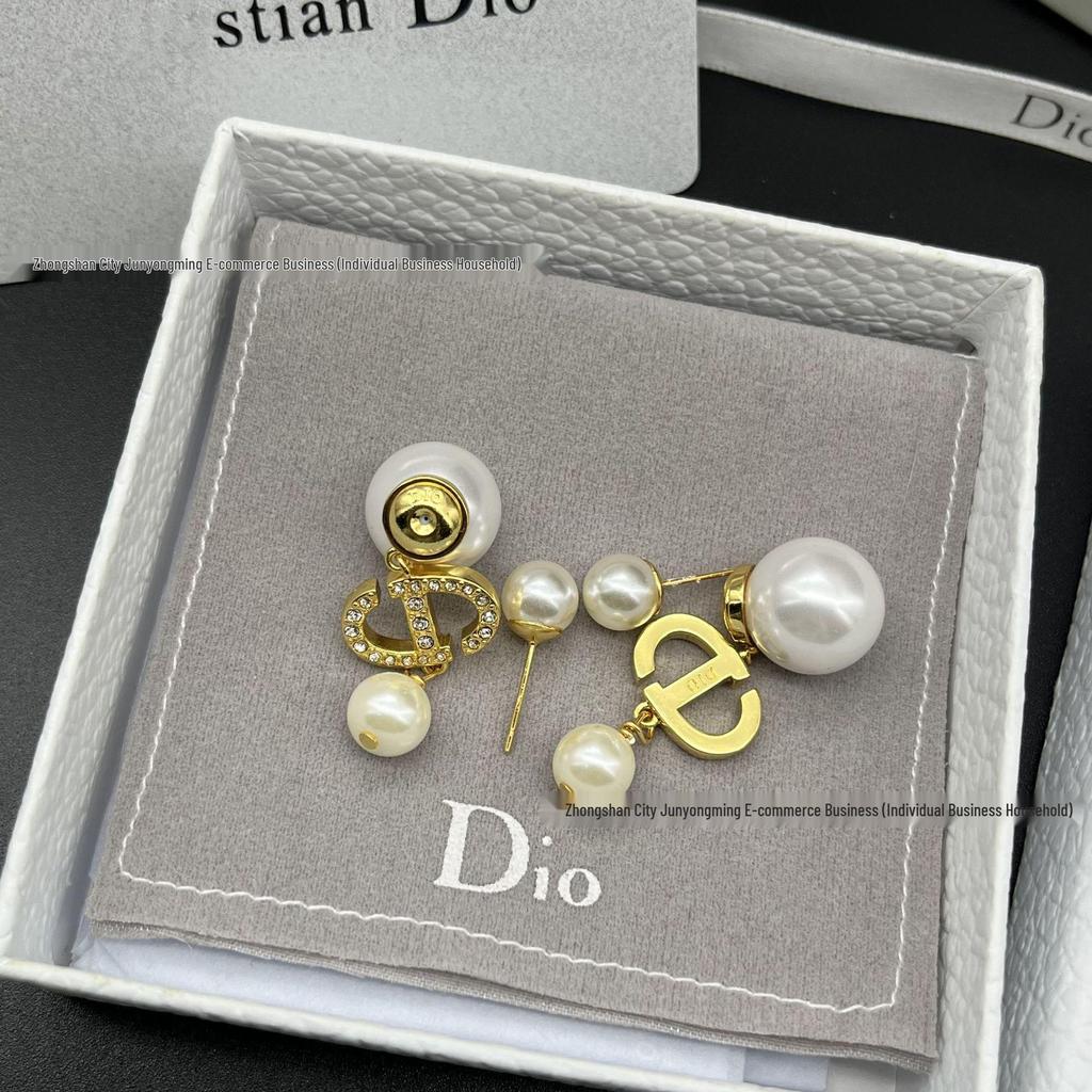 Women's Sweet Pearl Tassel Earrings with Inlaid Diamonds