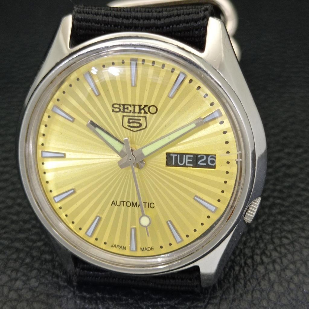 AUTOMATIC VINTAGE SEIKO 5 JAPAN 7S26A MENS GOLDEN COLOR DIAL WATCH A701383-5 R206a-a701383