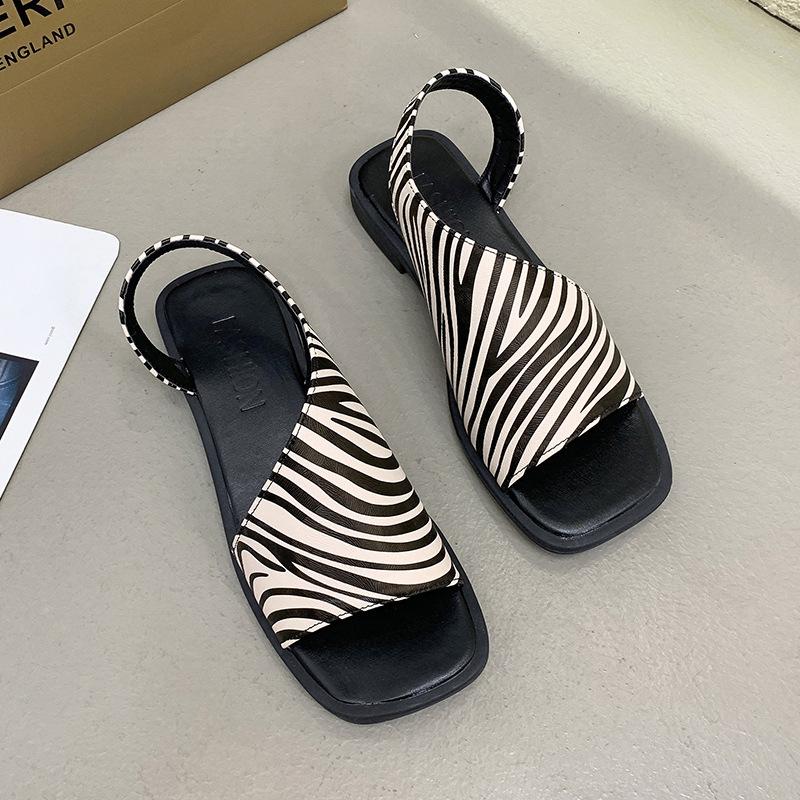 Sandalen mit Leopardenmuster für Damen, Sommer Neu Übergröße Fischmaul Quadratische Zehe Hinten Leer Modische Dicke und Niedrige Absätze Sandalen Trendig