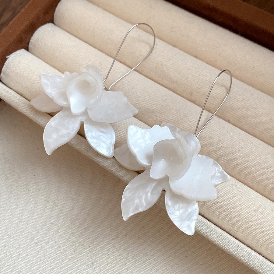 

Holiday style resin flower pendant ear hook sweet small fresh temperament versatile earrings niche high-end earrings women
