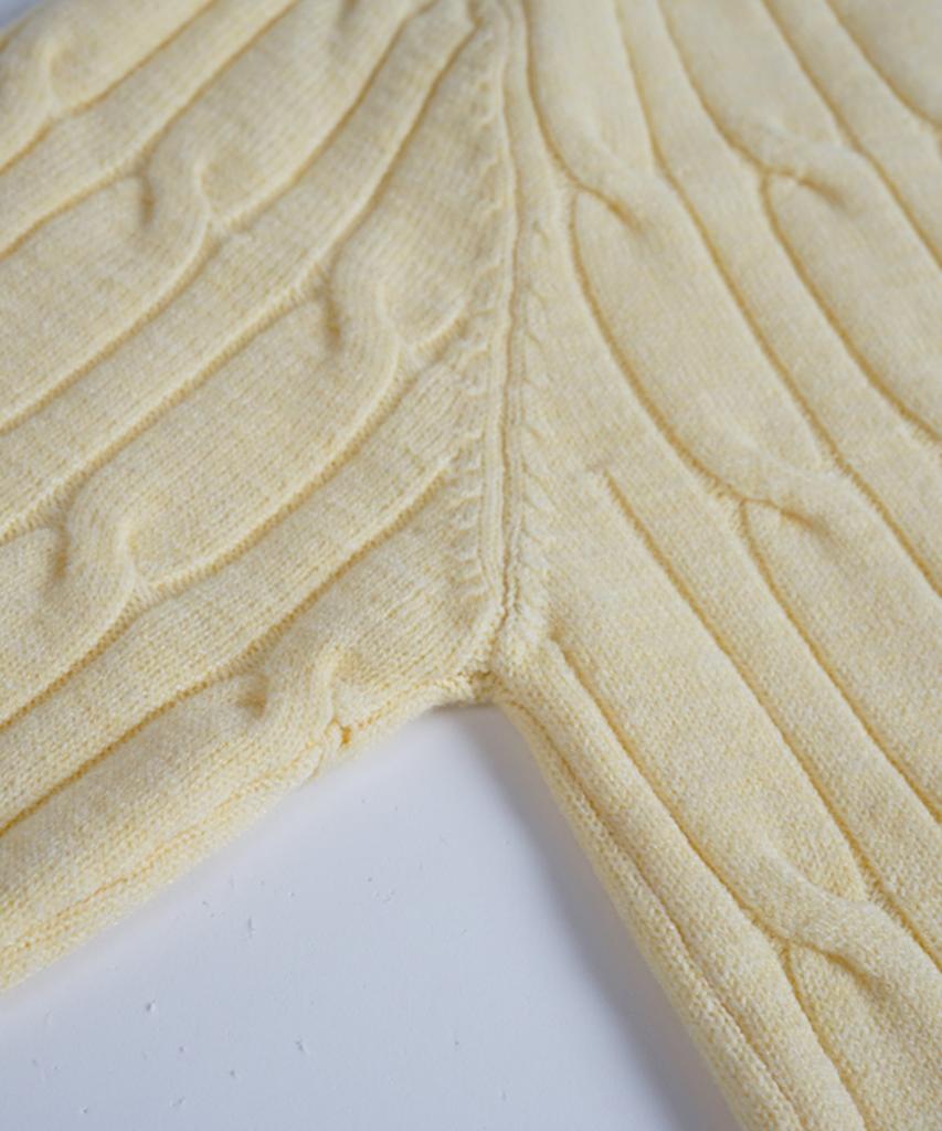 BIRBANTE Soft Washable Cable Round Knit - Light Yellow
