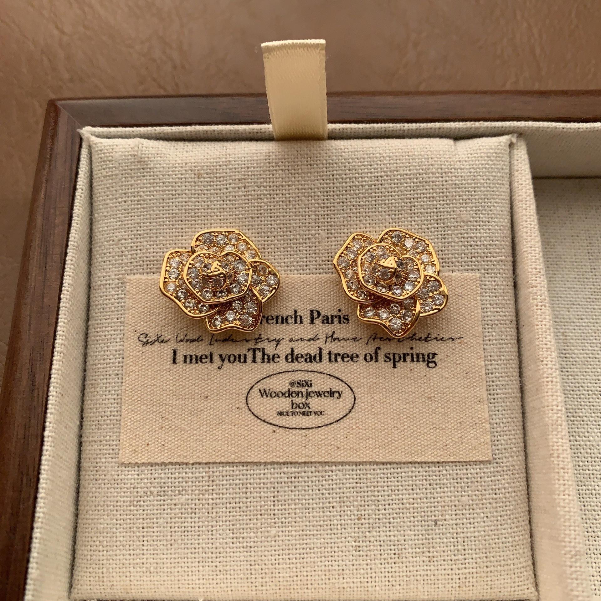 Sparkling Gemstone Stud Earrings, Exquisite Artistic Sense, Niche Light Luxury, High Sense, Bright And Shiny Daily Earrings